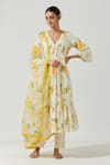 Buy_Label Earthen_Ivory Cotton Mul, Dupatta Organza Silk Printed Floral V Neck Pleated Kurta Set _at_Aza_Fashions