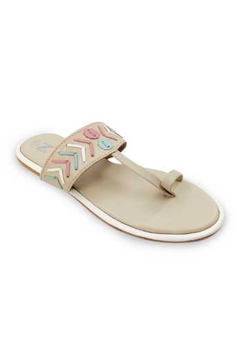 The Madras Trunk_Off White Handcrafted Kolhapuri Flats _at_Aza_Fashions