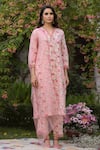 Charu Makkar_Peach Chanderi Print Floral V Neck Rose Bouquet Kurta Set _Online_at_Aza_Fashions