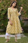 Charu Makkar Yellow Cotton Embroidery V-neck Floral Print Kurta Set at Aza Fashions Charu Makkar_Yellow Cotton Embroidery V-neck Floral Print Kurta Set_at_Aza_Fashions