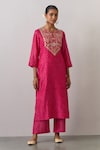Ikshita Choudhary_Pink Chanderi Silk, Tissue Embroidery Round Neck Bandhani Print Kurta Pant Set _Online_at_Aza_Fashions