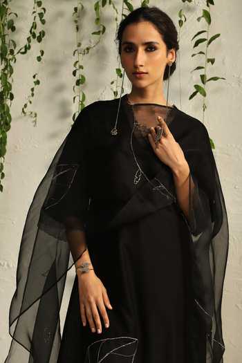 Buy_Charkhee_Black Chanderi, Cotton Satin, Organza Cut Work, Embroidery Leaf Kurta Pant Set _Online_at_Aza_Fashions