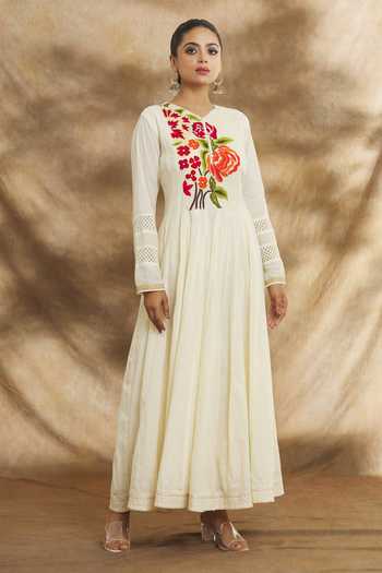 Buy_Peenacolada_Cream Muslin V-neck Embroidered Flared Anarkali _at_Aza_Fashions