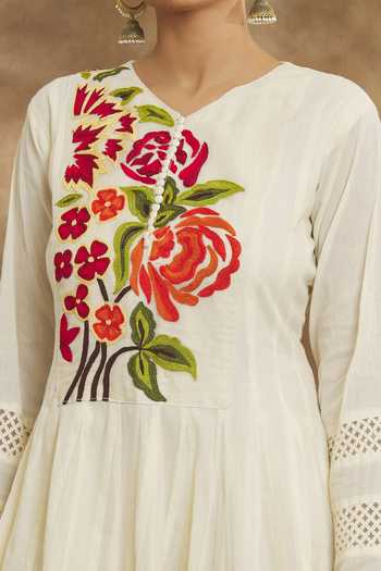 Shop_Peenacolada_Cream Muslin V-neck Embroidered Flared Anarkali _at_Aza_Fashions