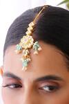 Buy_Swabhimann_Gold Plated Floral Kundan Maangtikka _at_Aza_Fashions