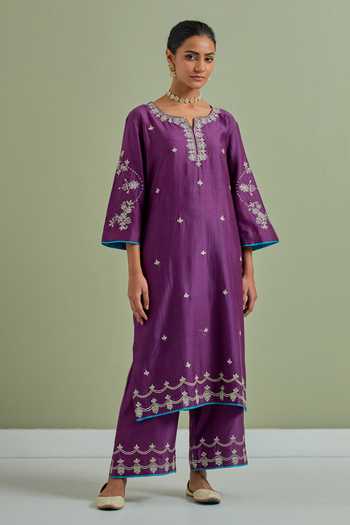 Buy_Priya Chaudhary_Purple Chanderi Silk Embroidery, Sequins Round Neck Kurta _at_Aza_Fashions