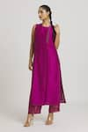 Buy_Urvashi Kaur_Fuchsia Metallic Zari Woven Pant _at_Aza_Fashions