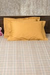 Buy_H2H_Multi Color Cotton Printed Gingham Bedsheet Set _at_Aza_Fashions