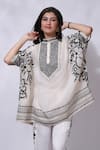 Sonali Gupta_White 50% Silk Embroidered Aari High Collar Poncho And Pant Set  _at_Aza_Fashions