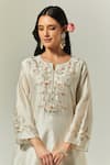 Anantaa by Roohi_Off White Silk Chanderi Embroidered Floral Notched Kurta Pant Set _at_Aza_Fashions