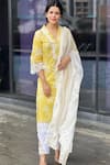 Buy_Roze_Yellow Cotton Printed Floral V Neck Zard Kurta Set _at_Aza_Fashions