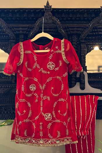 Buy_Rage Attire-Sweta Saria_Red Organza, Taffeta, Chanderi Flower Hand Zardozi Embroidered Kurta With Pant _at_Aza_Fashions