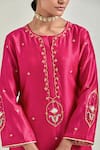 Buy_Anantaa By Roohi_Fuchsia , , Scattered Floral Kurta And Pant Set 