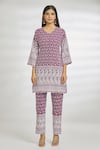 Khwaab by Sanjana Lakhani_Purple Organza Embroidery Chikankari Floral Paisley V Neck Kurta Pant Set _Online_at_Aza_Fashions