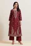 Priya Chaudhary_Maroon Chanderi Silk Embroidery Split V-neck Floral Kurta _Online_at_Aza_Fashions