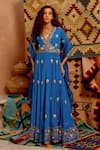 Pallavi Jaipur_Blue Kurta- Wrinkle Crepe Embroidered Floral V Front Open Anarkali Set  _Online_at_Aza_Fashions