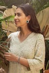 Buy_Samatvam by Anjali Bhaskar_Green Blended Georgette Embroidered Thread V Nahrin And Pearl Work Kurta Pant Set