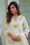 Charu Makkar_Green Chanderi Cotton Embroidery Bloom Garden V Neck Patch Work Kurta With Pant _Online_at_Aza_Fashions