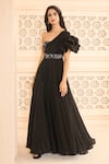 Buy_Aariyana Couture_Black Crepe Hand Embroidered Floral Patterns Asymmetric One Shoulder Gown 