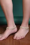 Buy_Auraa Trends_Gold Plated Kundan Embellished Anklets _at_Aza_Fashions