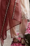 Seher Jaipur_Peach Muslin Silk Embroidered Floral V Neck Sama Kurta Pant Set _Online_at_Aza_Fashions