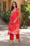 Bairaas_Red Dupatta Chinon, Kurta Crepe, Pant Shantoon Abstract Flower Pattern Set_at_Aza_Fashions