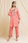 Buy_Tarini Vij_Pink Linen Cotton Embroidery Petunia Round Mirror Kurta With Pant _at_Aza_Fashions