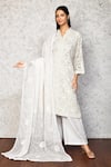 Buy_Samyukta Singhania_Cream Georgette Embroidery Thread Mandarin Collar Floral Kurta Set _at_Aza_Fashions