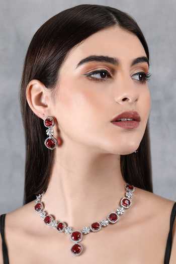 Buy_Auraa Trends_Red Zari, Diamonds Zircon Embellished Necklace Set _at_Aza_Fashions