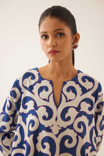 Buy_Kora_Blue Silk, Chanderi Embroidery Split V-neck Trellis Jaal Applique Kurta Pant Set _Online_at_Aza_Fashions