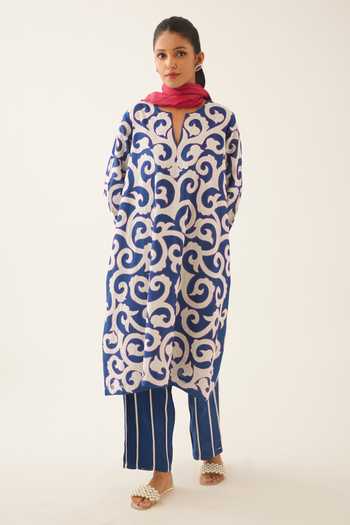 Buy_Kora_Blue Silk, Chanderi Embroidery Split V-neck Trellis Jaal Applique Kurta Pant Set _at_Aza_Fashions