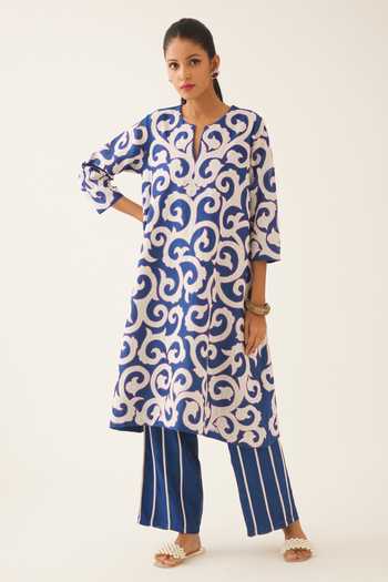 Kora_Blue Silk, Chanderi Embroidery Split V-neck Trellis Jaal Applique Kurta Pant Set _at_Aza_Fashions