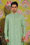 YAJY by Aditya Jain_Green Silk Plain Mandarin Collar Kurta Set _Online_at_Aza_Fashions