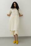 Buy_Silai Studio_Off White Poplin V-neck Pintucked Bodice Kurta With Pant_at_Aza_Fashions