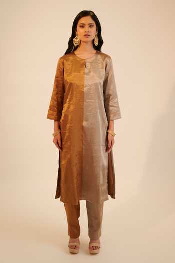 Sheela Suthar_Gold Silk Keyhole Neck Color Block Metallic Kurta And Pant Set _Online_at_Aza_Fashions
