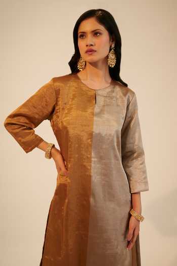 Sheela Suthar_Gold Silk Keyhole Neck Color Block Metallic Kurta And Pant Set _at_Aza_Fashions