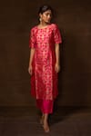 Buy_Pinki Sinha_Pink Banarasi Silk Floral Round Pattern Half Sleeve Kurta And Pant Set _at_Aza_Fashions