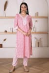 Buy_Pheeta_Pink Cotton Printed Floral V Neck Straight Kurta And Pant Set _at_Aza_Fashions