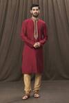 Buy_Samyukta Singhania_Maroon Kurta Slub Silk Mandarin Collar Set _Online_at_Aza_Fashions