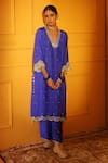 Buy_Sitaraa_Blue Habutai Silk Hand Embroidered Nakshi V Neck Saaj Kurta Pant Set_at_Aza_Fashions