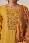 Buy_Avaha_Yellow Viscose Silk Embroidered Thread Round Floral Straight Kurta And Pant Set 