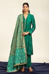 Buy_Shetab Kazmi_Green Pure Chanderi Embroidered Resham V Neck Aari Side Panelled Kurta Pant Set _at_Aza_Fashions