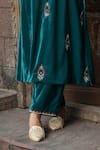 House of Chikankari_Green Velvet Hand Embroidery Chikankari Work Straight Kurta And Pant Set  _Online_at_Aza_Fashions