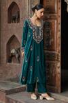 Buy_House of Chikankari_Green Velvet Hand Embroidery Chikankari Work Straight Kurta And Pant Set  _Online_at_Aza_Fashions