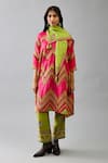 Buy_KORA_Fuchsia Kurta And Pant Silk Thread Embroidered Notched Chevron Set  _at_Aza_Fashions