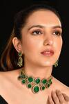 Buy_Ishhaara_Green Kundan Geometric Embellished Choker Necklace Set _at_Aza_Fashions