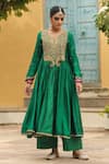 Buy_Label Niti Bothra_Green Anarkali Pure Banarasi Spun Silk Embroidery Floral Yoke With Palazzo _at_Aza_Fashions