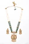 Samyukta Singhania_Green Kundan Dancing Figurine Cutwork Embellished Necklace Set _Online_at_Aza_Fashions