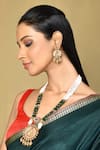 Buy_Samyukta Singhania_Green Kundan Dancing Figurine Cutwork Embellished Necklace Set _at_Aza_Fashions