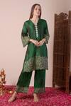 Buy_Surabhi Arya_Emerald Green Pure Silk Embroidery Floral V Neck Border Kurta And Palazzo Set _at_Aza_Fashions